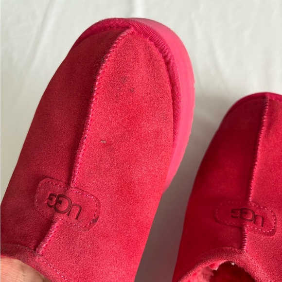 UGG women’s s Vibrant Red Slippers - Picture 7 of 9